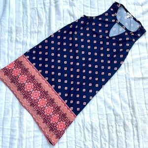 Sleeves dress with front cutout feature